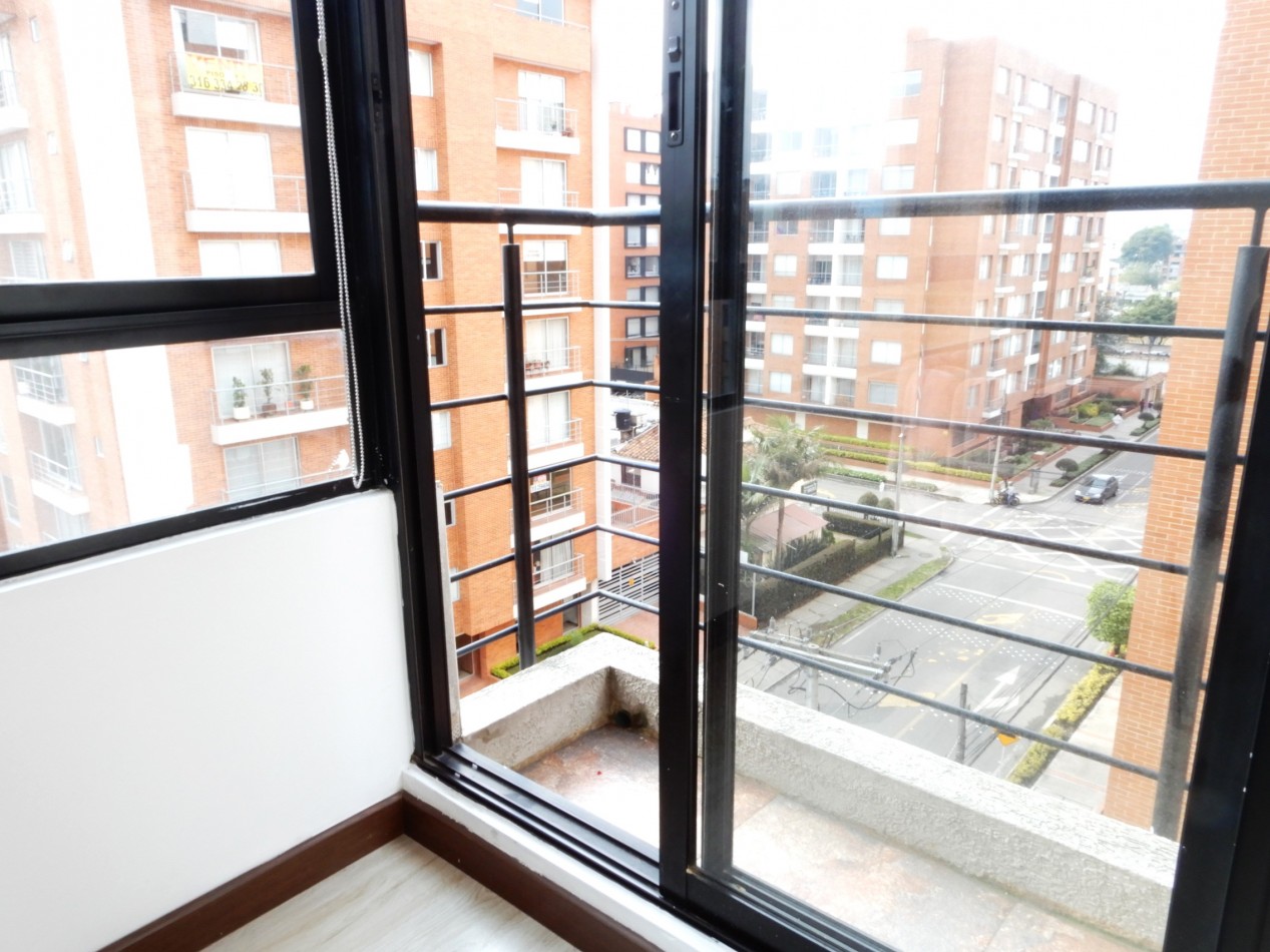 Apartamento en Venta Cedritos Exterior con 3 Alcobas y Balcones