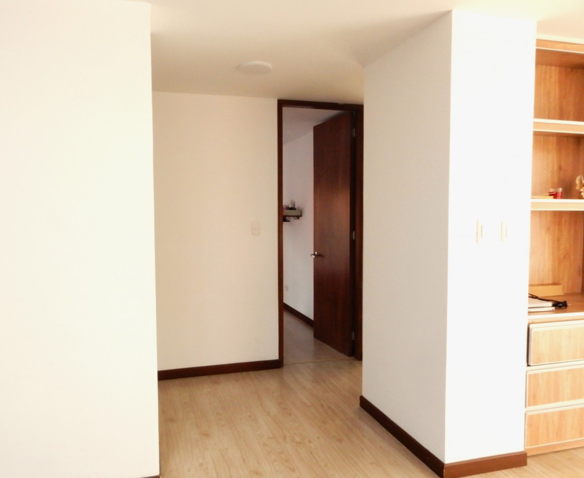 Apartamento en Venta Cedritos Exterior con 3 Alcobas y Balcones