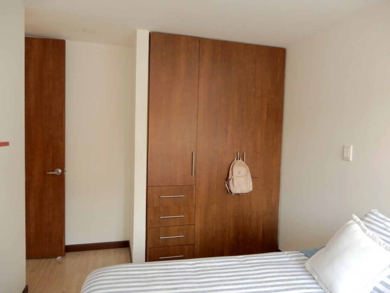 Apartamento en Venta Cedritos Exterior con 3 Alcobas y Balcones