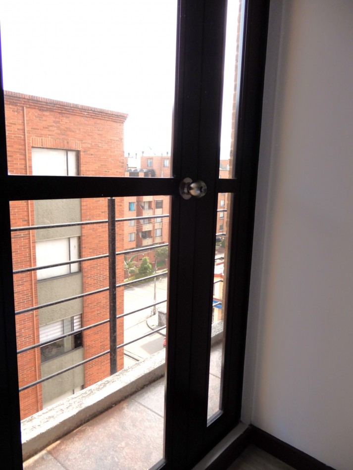 Apartamento en Venta Cedritos Exterior con 3 Alcobas y Balcones