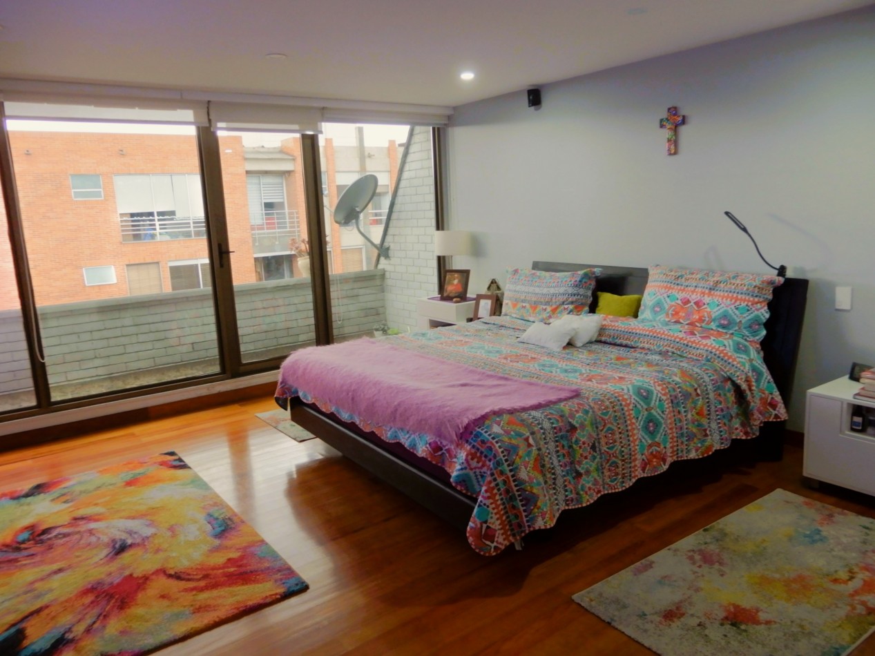 Apartamento en Venta Chico Navarra Exterior 4 Alcobas, 4 parqueaderos.