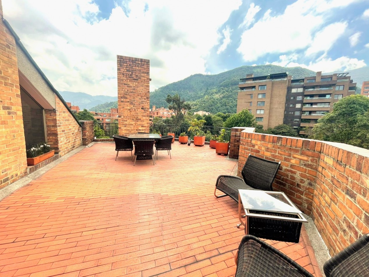 Apartamento en Venta Chico Reservado Duplex 4 Alcobas y Terraza