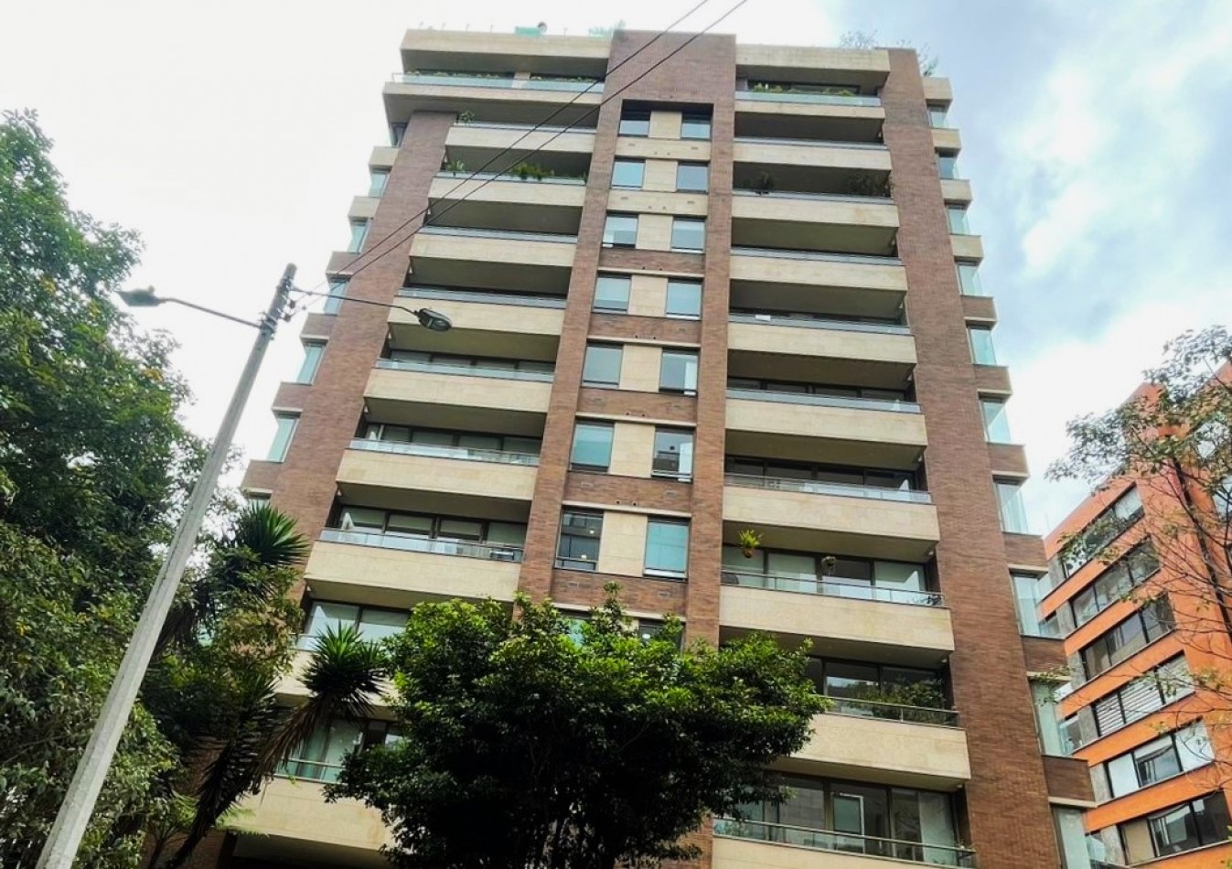 Apartamento en Venta Chico Reservado Exterior Piso 10 con 4 Alcobas