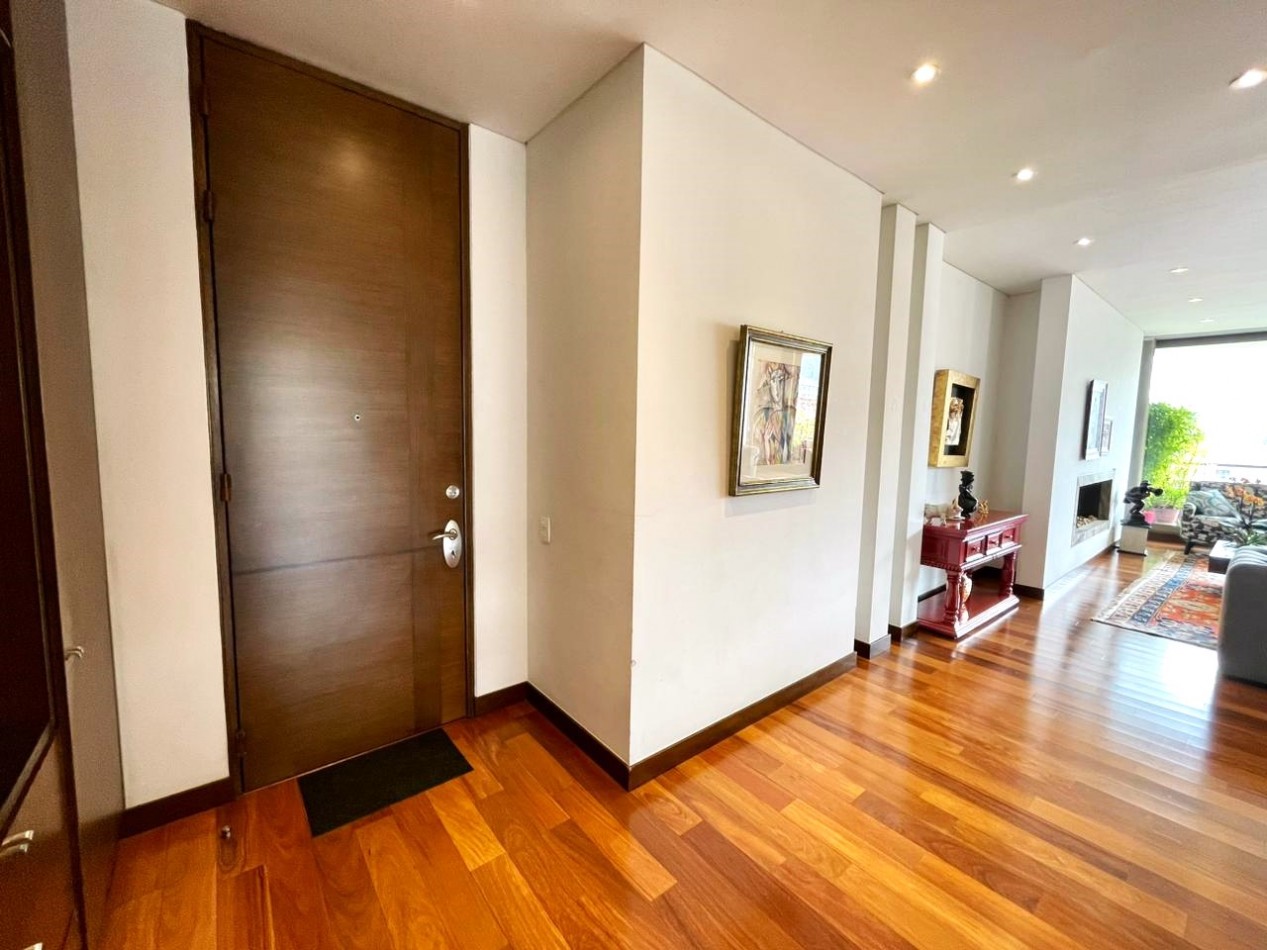 Apartamento en Venta Chico Reservado Exterior Piso 10 con 4 Alcobas