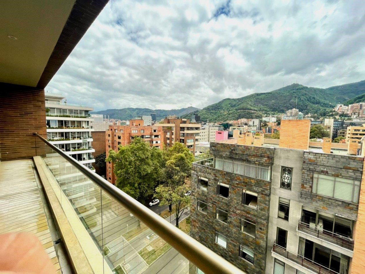 Apartamento en Venta Chico Reservado Exterior Piso 10 con 4 Alcobas