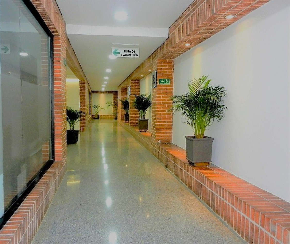 Oficina en Arriendo Chapinero Calle 67 Exterior con 2 parqueaderos