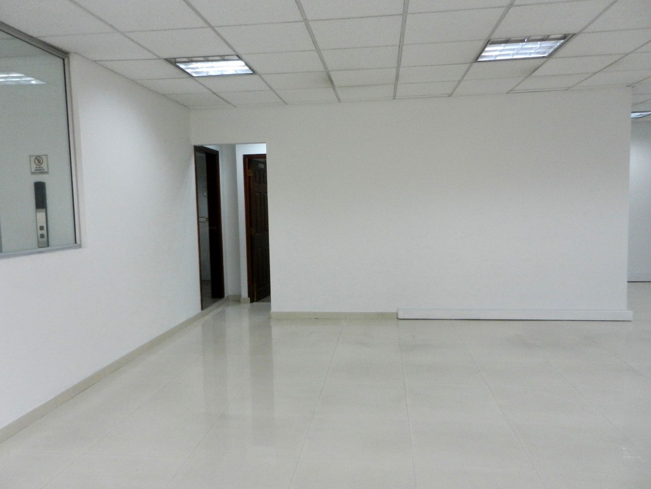 Oficina en Arriendo Chapinero Calle 67 Exterior con 2 parqueaderos