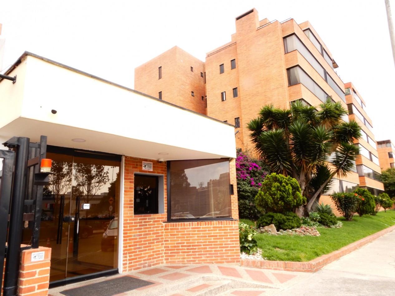 Apartamento en Arriendo Multicentro Una Alcoba y Estudio con Parqueadero