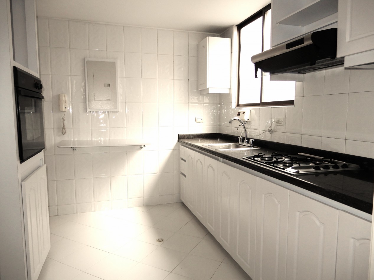 Apartamento en Arriendo Santa Barbara Occidental 2 alcobas y balcones