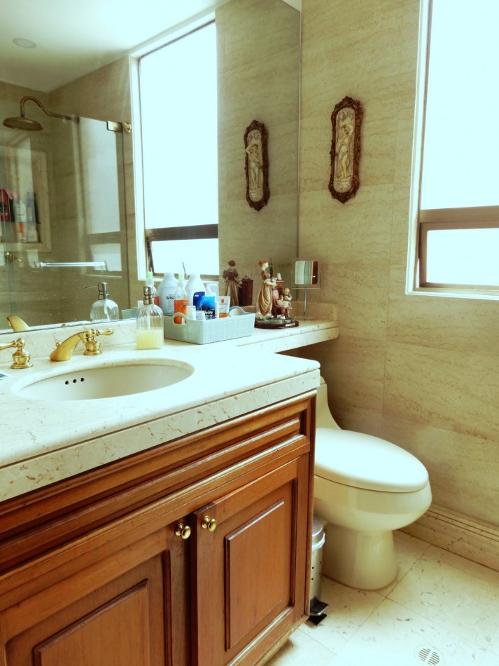 Apartamento en Venta Rosales Bajo con 2 Alcobas y 2 Parqueaderos.
