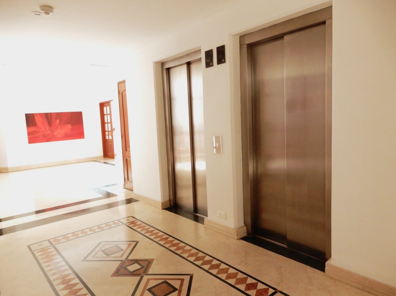 Apartamento en Venta Rosales Bajo con 2 Alcobas y 2 Parqueaderos.