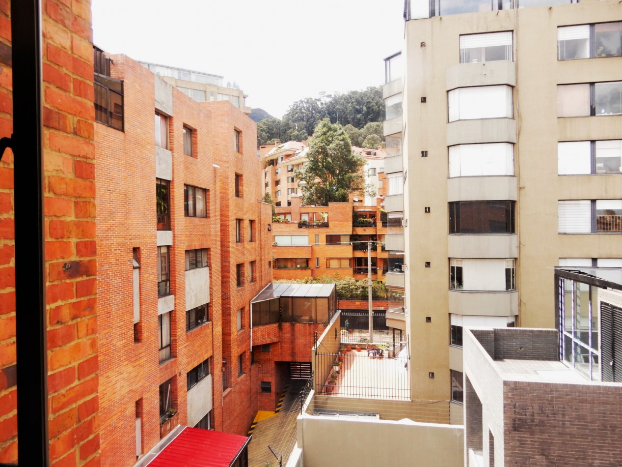 Apartamento en Venta Rosales Bajo con 2 Alcobas y 2 Parqueaderos.