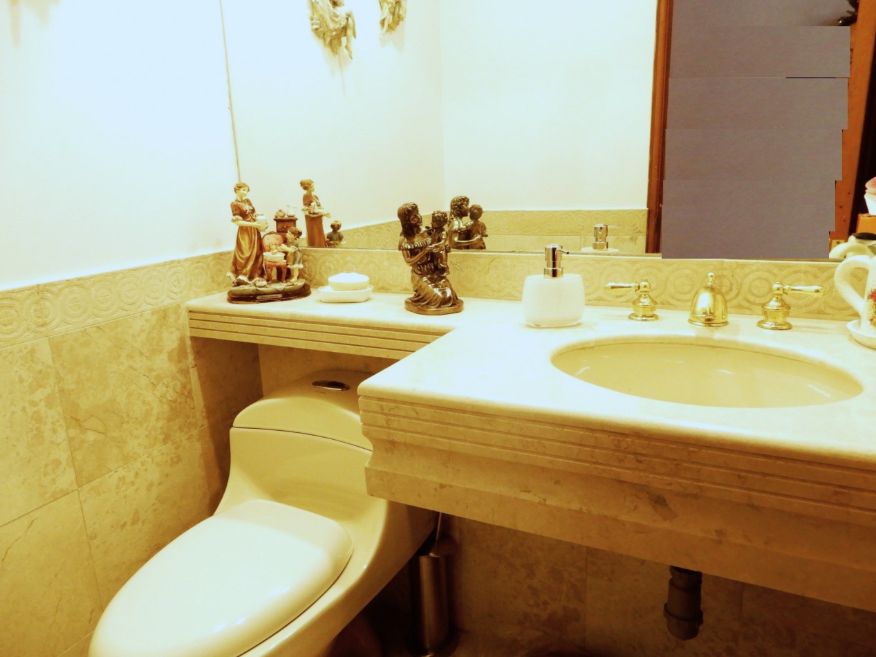 Apartamento en Venta Rosales Bajo con 2 Alcobas y 2 Parqueaderos.