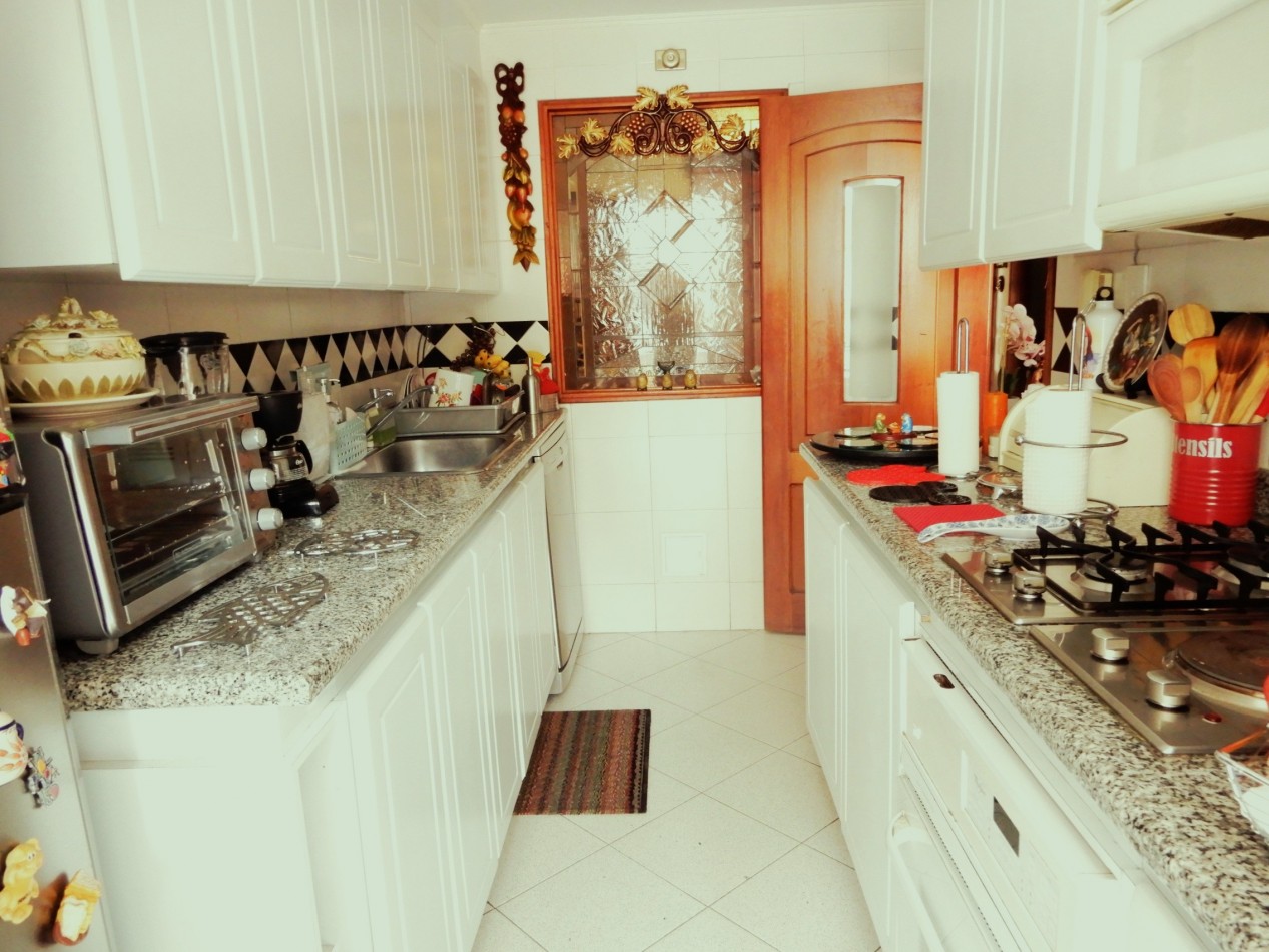 Apartamento en Venta Rosales Bajo con 2 Alcobas y 2 Parqueaderos.