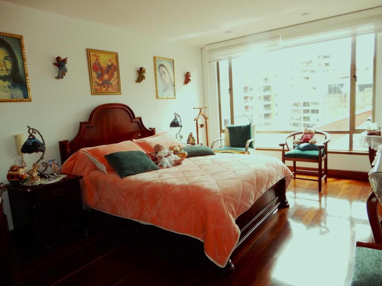 Apartamento en Venta Rosales Bajo con 2 Alcobas y 2 Parqueaderos.