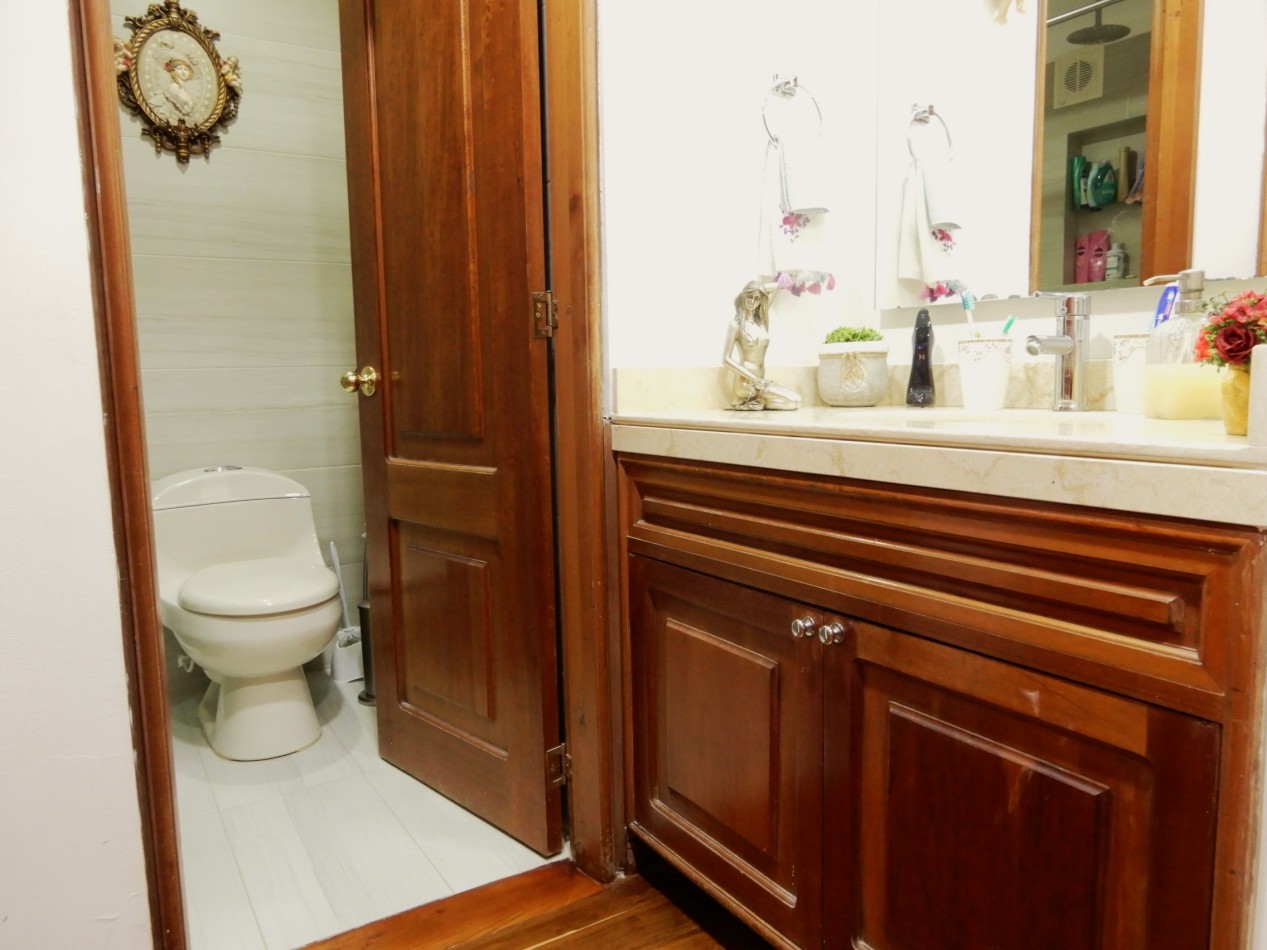 Apartamento en Venta Rosales Bajo con 2 Alcobas y 2 Parqueaderos.