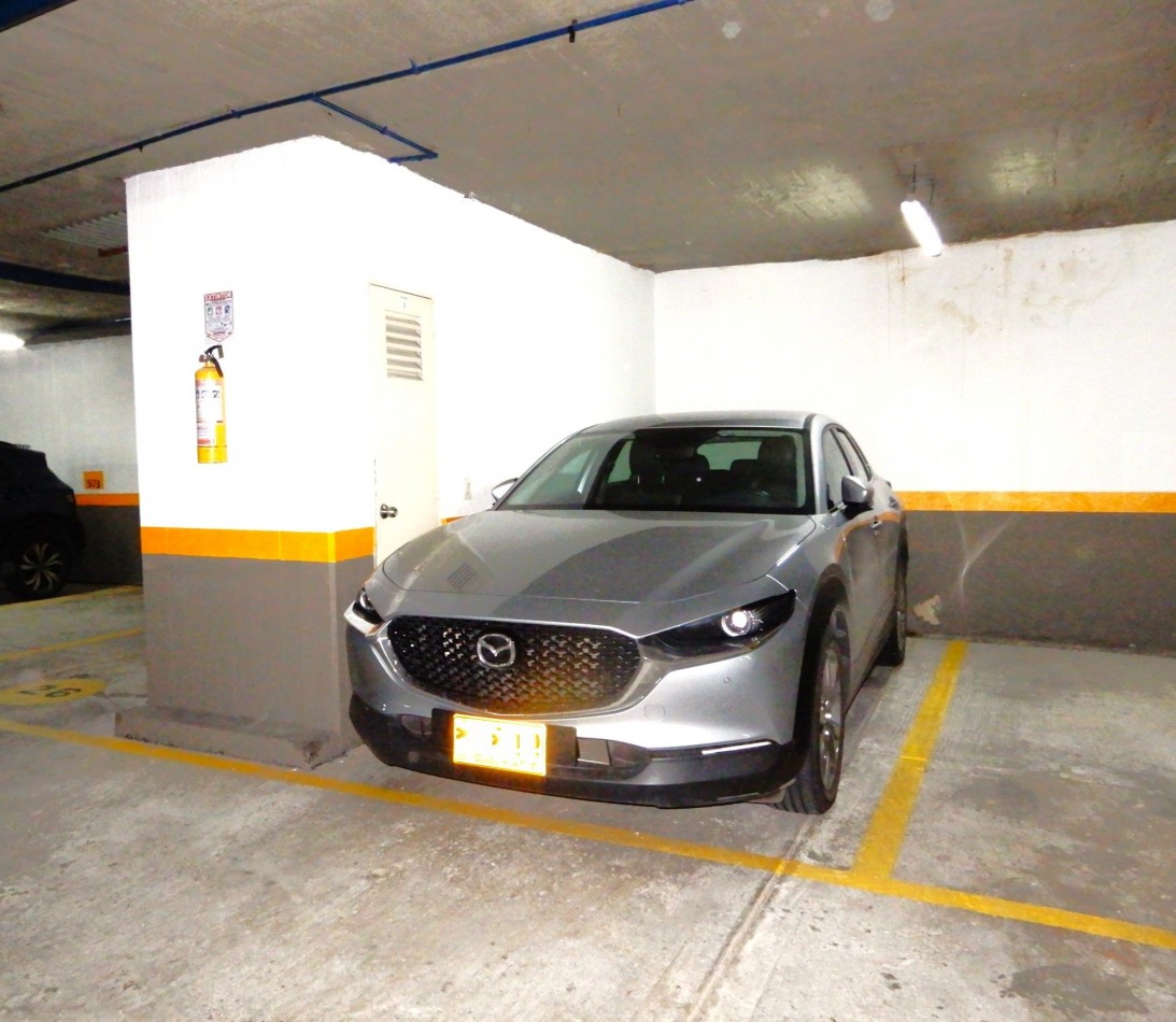 Apartamento en Venta Rosales Bajo con 2 Alcobas y 2 Parqueaderos.
