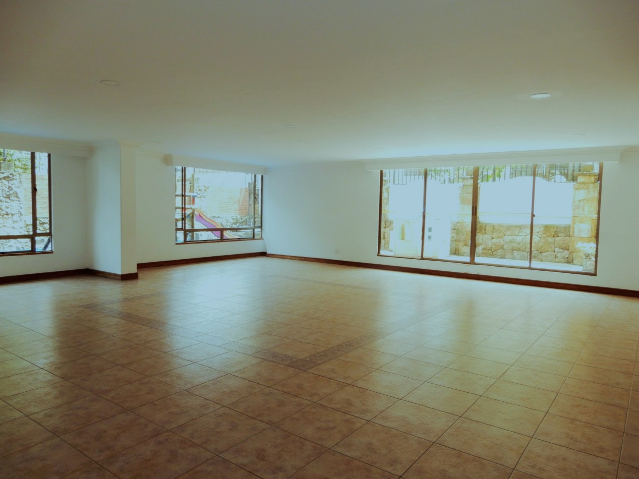 Apartamento en Venta Rosales Bajo con 2 Alcobas y 2 Parqueaderos.