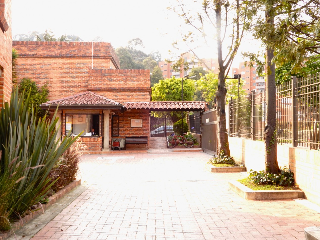 Casa en Venta Conjunto Bosques de Gratamira con 3 Alcobas y 3 parqueaderos.