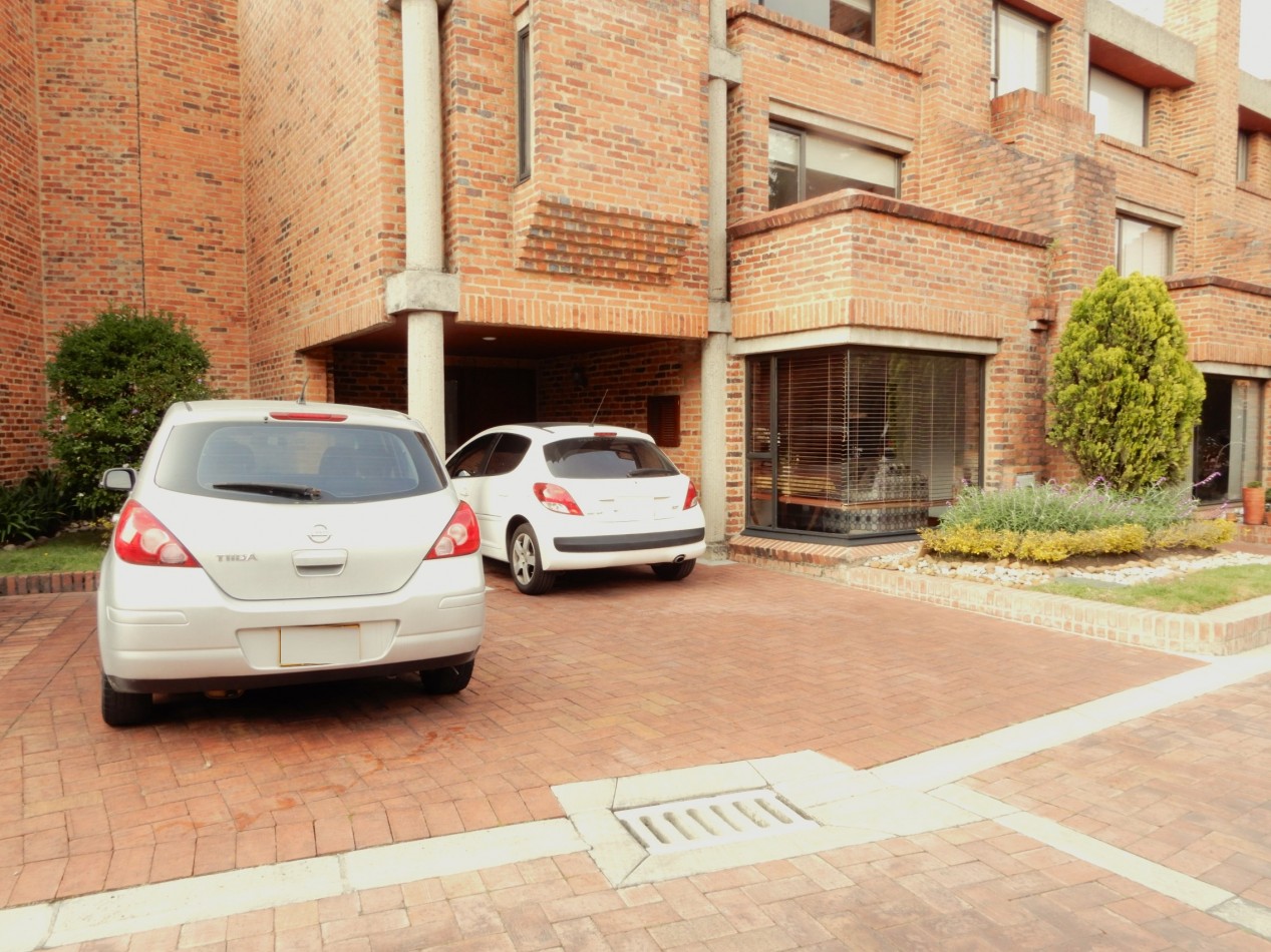 Casa en Venta Conjunto Bosques de Gratamira con 3 Alcobas y 3 parqueaderos.