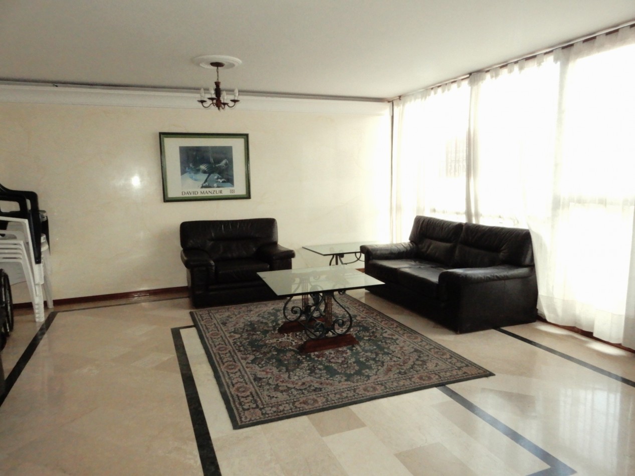 Apartaestudio en Arriendo Alhambra Remodelado y con Terraza