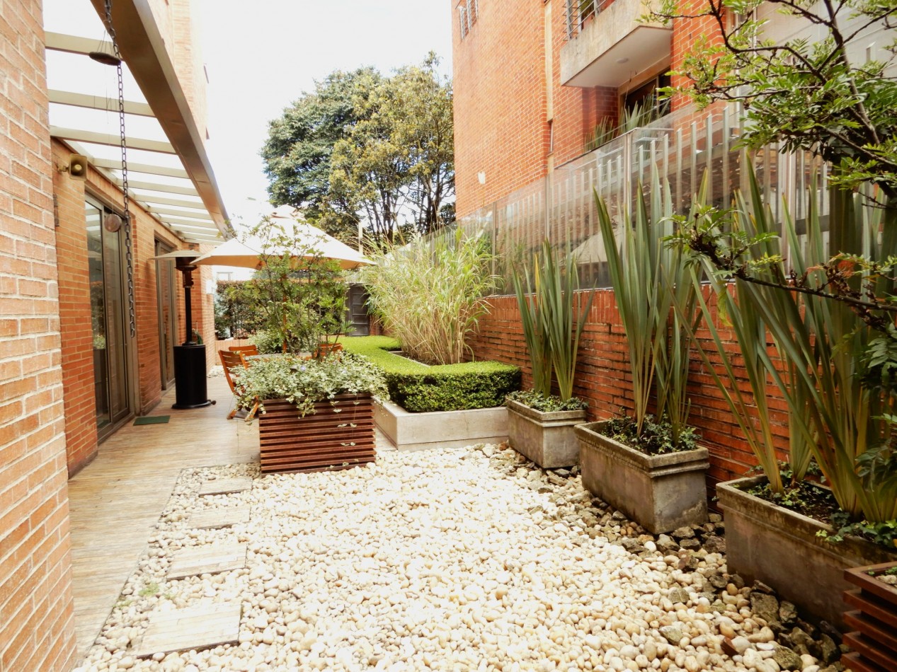 Apartamento en Arriendo Chico Reservado 3 Alcobas con Baño y Rodeado de Terraza