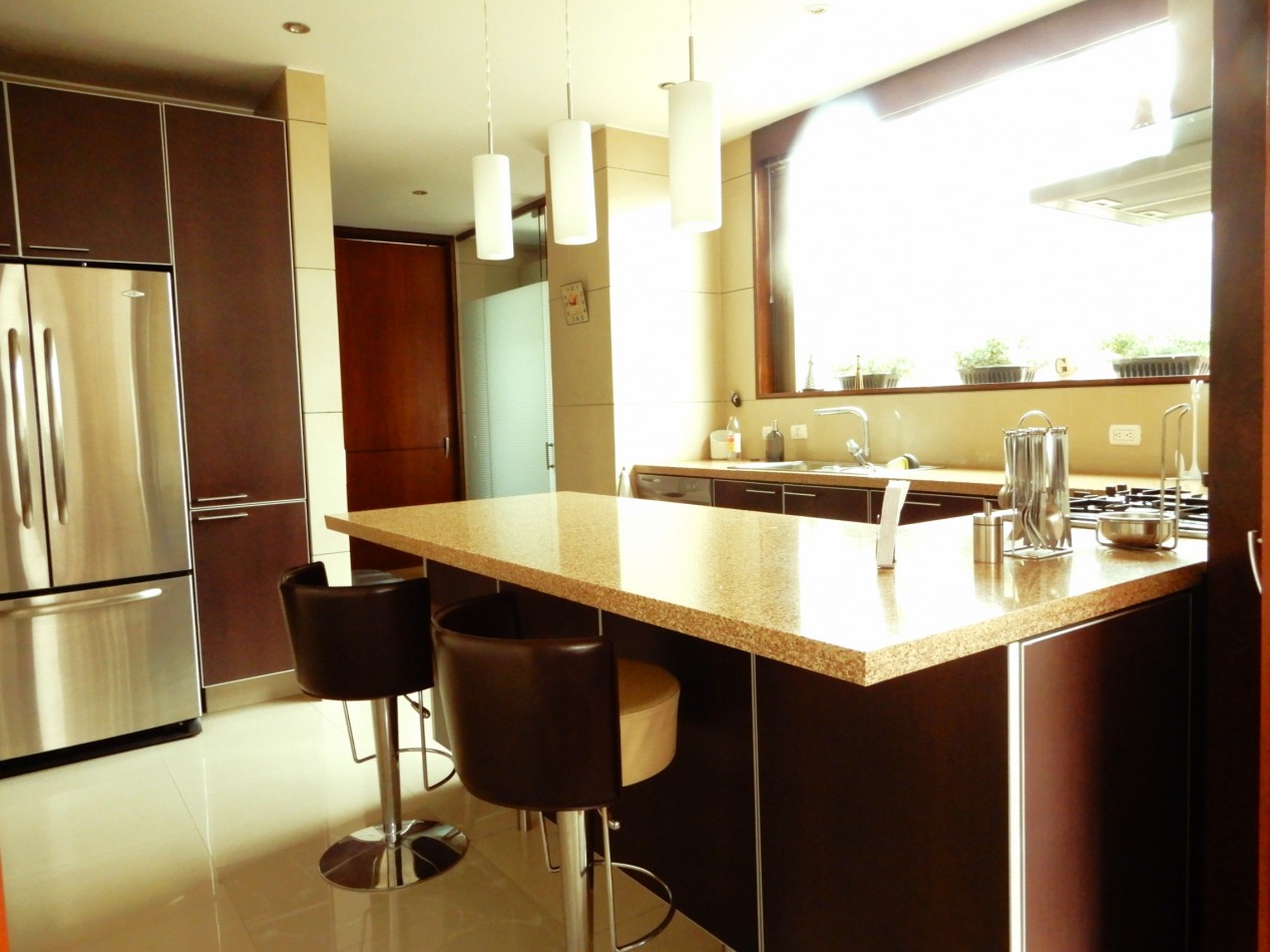 Apartamento en Arriendo Chico Reservado 3 Alcobas con Baño y Rodeado de Terraza