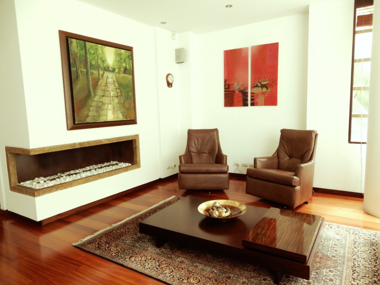 Apartamento en Arriendo Chico Reservado 3 Alcobas con Baño y Rodeado de Terraza