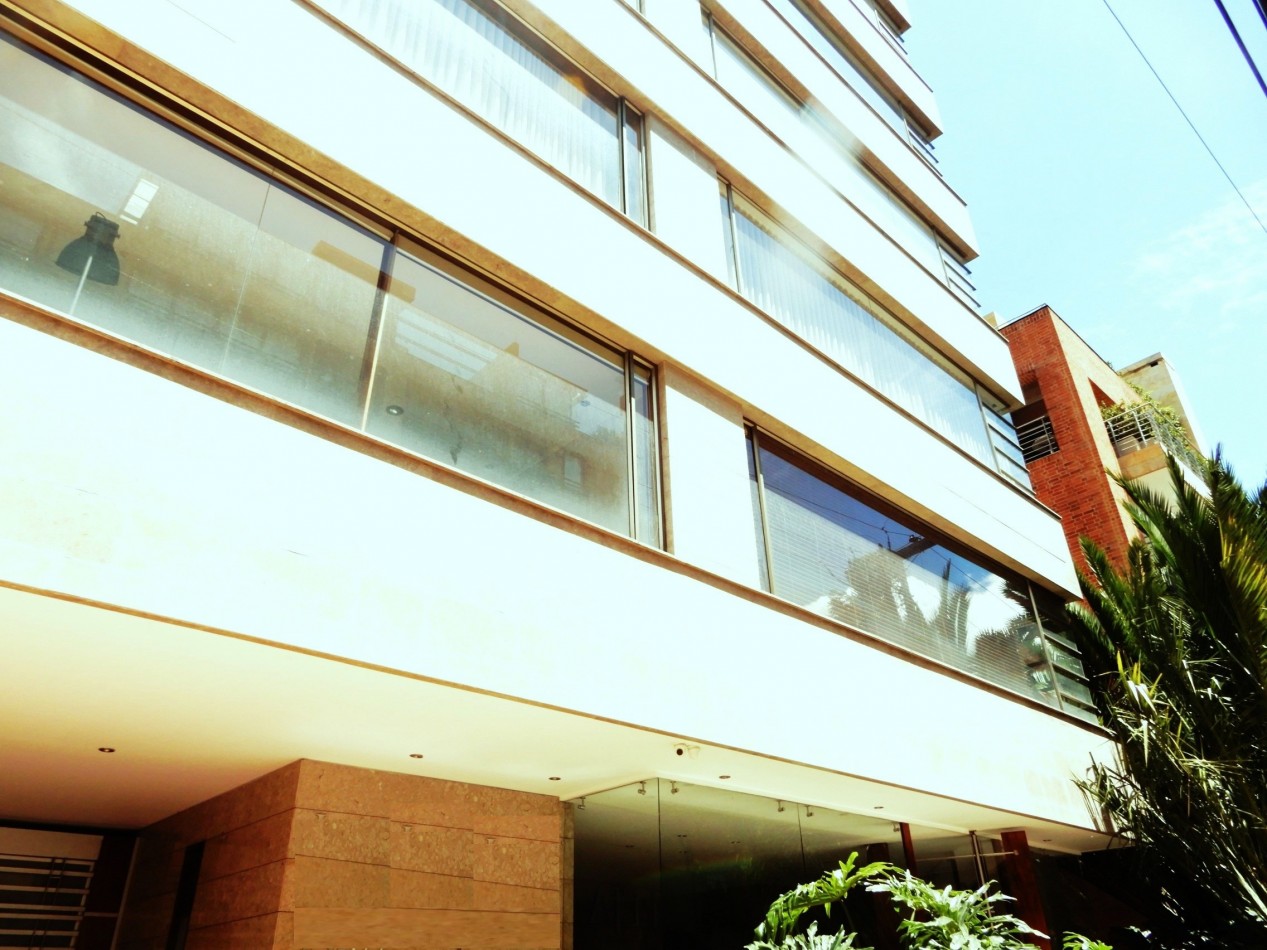 Apartamento en Arriendo Chico Reservado 3 Alcobas con Baño y Rodeado de Terraza