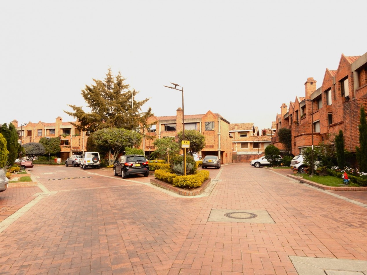 Casa en Venta Gratamira en Conjunto Cerrado 3 Alcobas