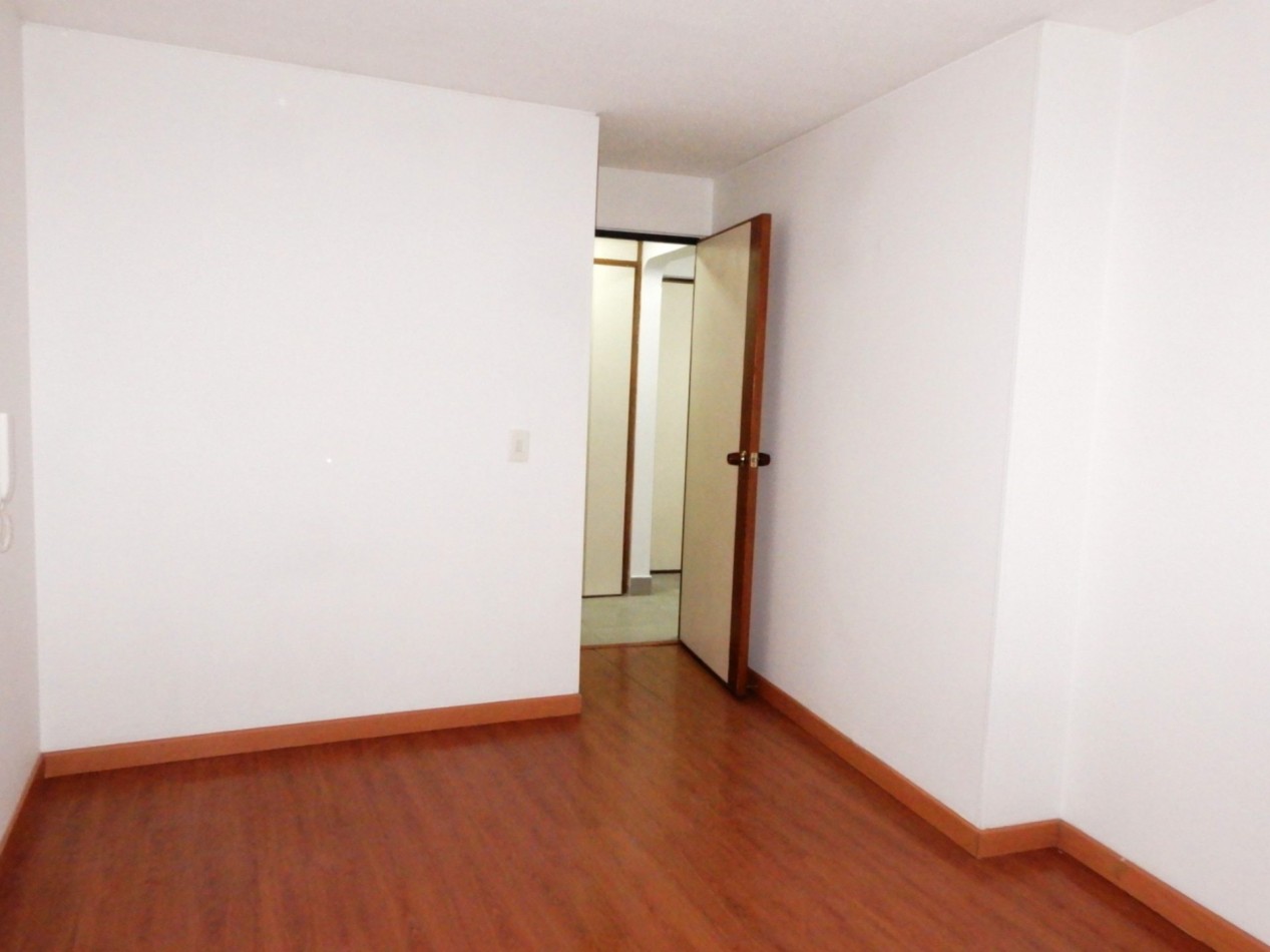 Apartaestudio en Arriendo Alhambra con Alcoba Independiente y Parqueadero