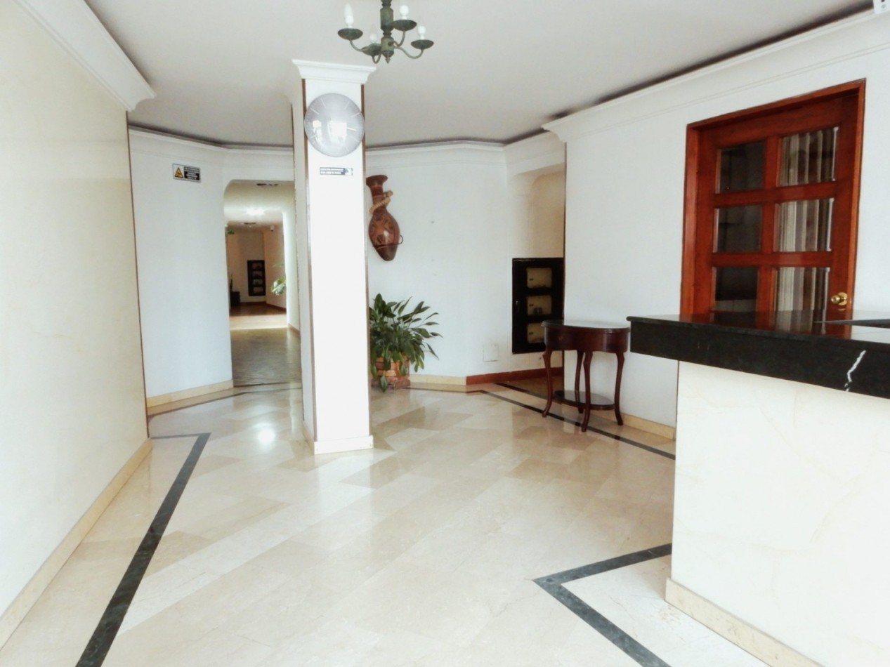 Apartaestudio en Arriendo Alhambra con Alcoba Independiente y Parqueadero