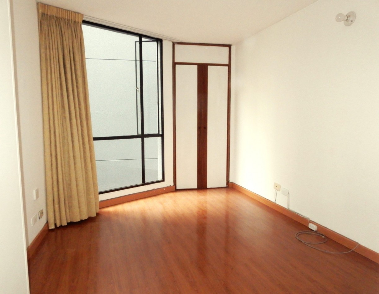 Apartaestudio en Arriendo Alhambra con Alcoba Independiente y Parqueadero
