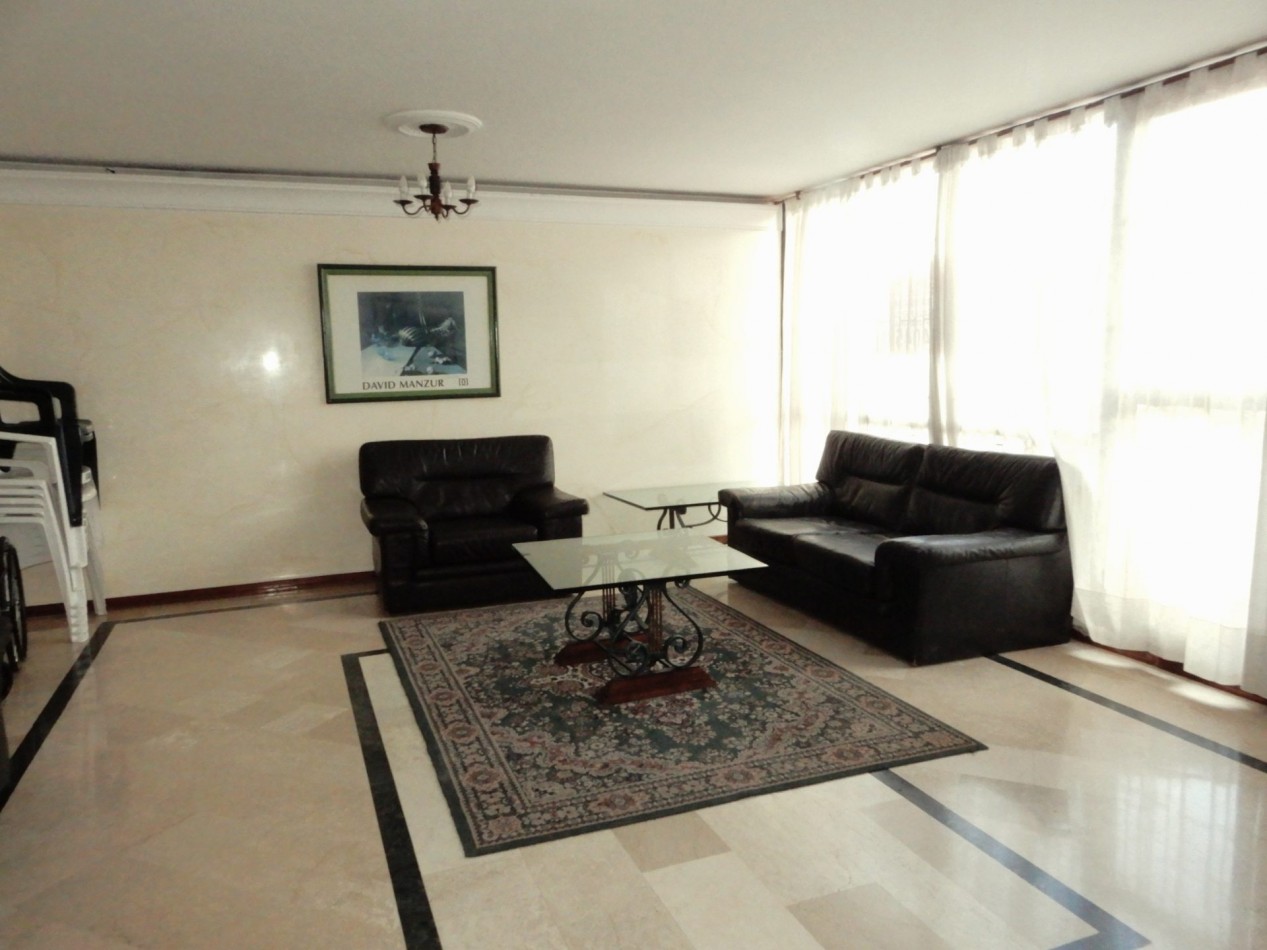 Apartaestudio en Arriendo Alhambra con Alcoba Independiente y Parqueadero