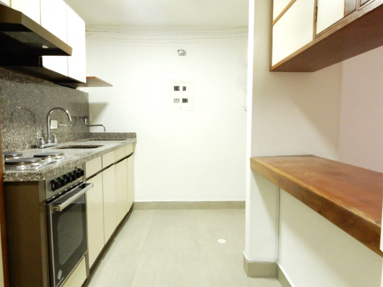 Apartaestudio en Arriendo Alhambra con Alcoba Independiente y Parqueadero
