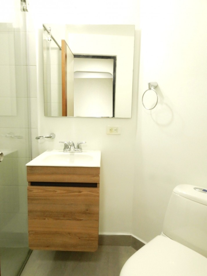 Apartaestudio en Arriendo Alhambra con Alcoba Independiente y Parqueadero
