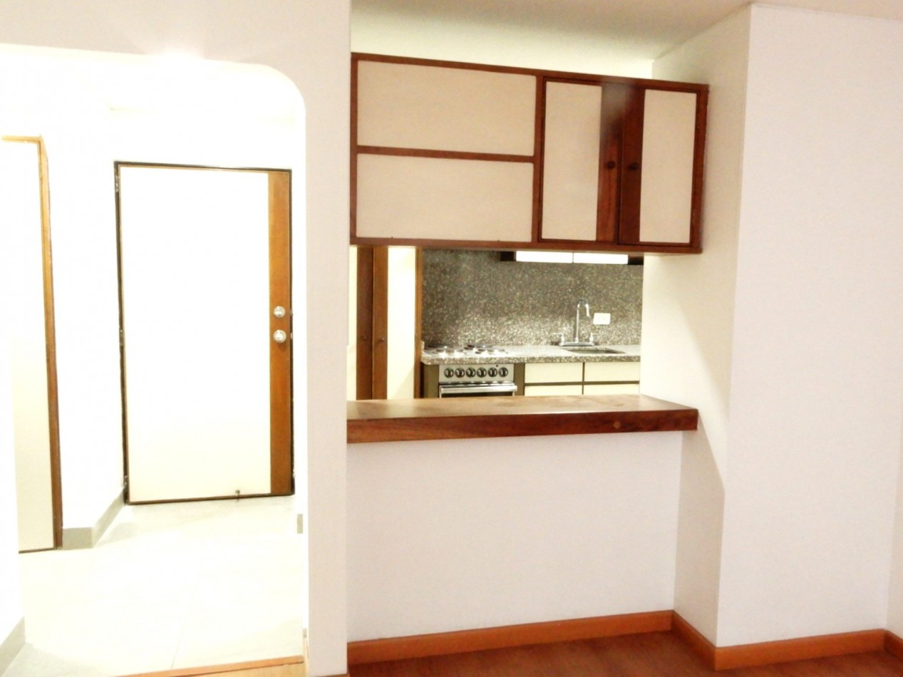 Apartaestudio en Arriendo Alhambra con Alcoba Independiente y Parqueadero