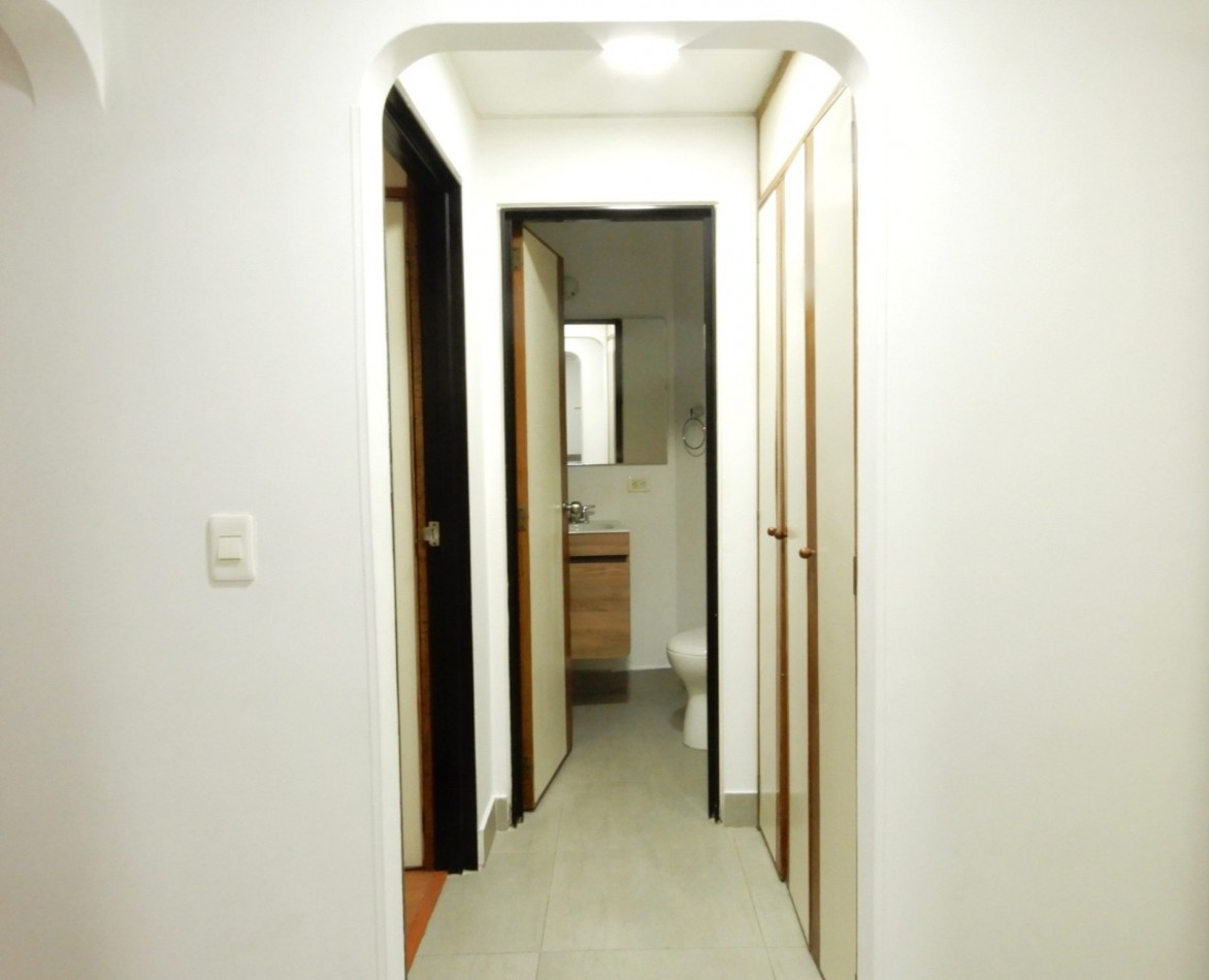 Apartaestudio en Arriendo Alhambra con Alcoba Independiente y Parqueadero