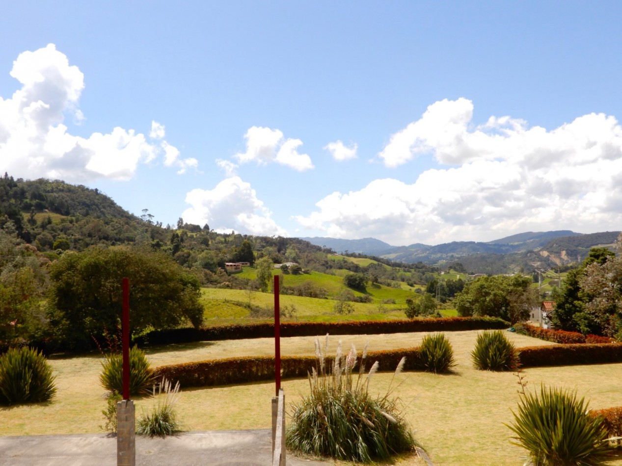 Casa en Venta La Calera Vereda Buenos Aires rodeada de jardines