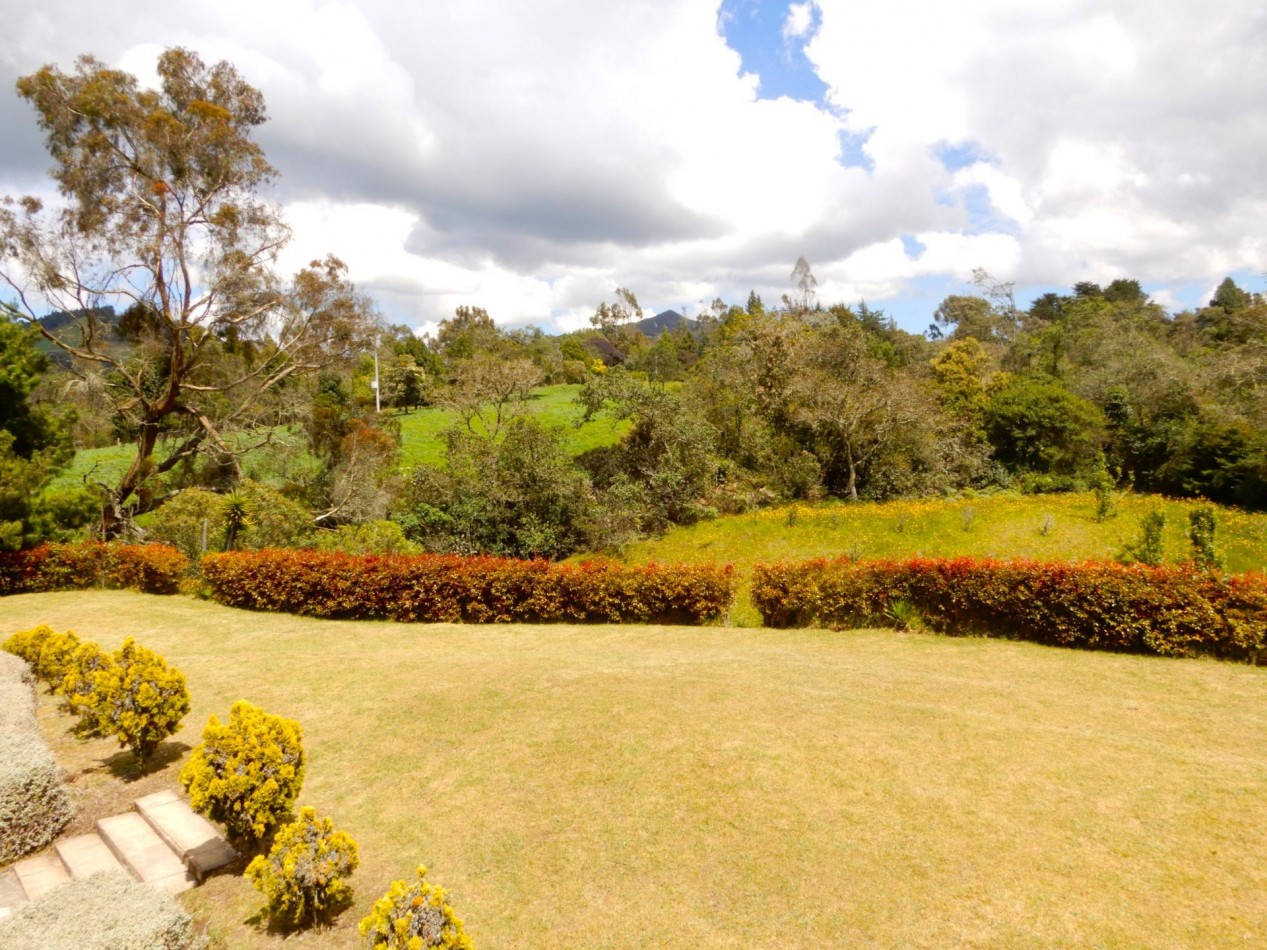 Casa en Venta La Calera Vereda Buenos Aires rodeada de jardines